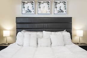 Poolside Oasis at the Pointe 2BR Condo Minutes From Table Rock Lake