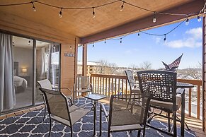 Poolside Oasis at the Pointe 2BR Condo Minutes From Table Rock Lake