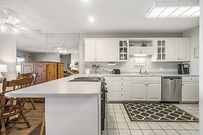 Poolside Oasis at the Pointe 2BR Condo Minutes From Table Rock Lake