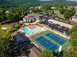 Poolside Oasis at the Pointe 2BR Condo Minutes From Table Rock Lake