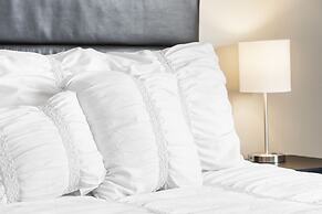 Poolside Oasis at the Pointe 2BR Condo Minutes From Table Rock Lake