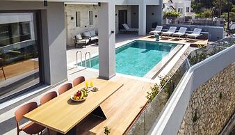 Villa Luna I 100m to Sea Free Heated Pool