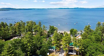 Maine Stay Lake House-limit12 4 Bedroom Home by Redawning