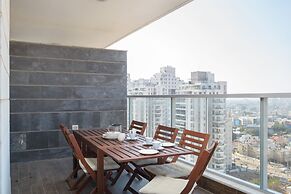 Deluxe & Terrace with City Overview by FeelHome