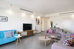 Deluxe & Terrace with City Overview by FeelHome