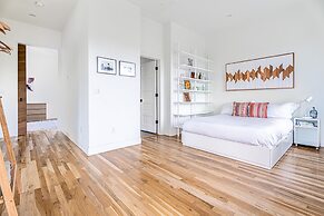 Rooftop Deck 5 Mins to Downtown