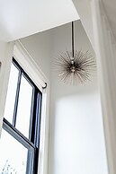 Rooftop Deck 5 Mins to Downtown