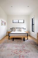 Rooftop Deck 5 Mins to Downtown