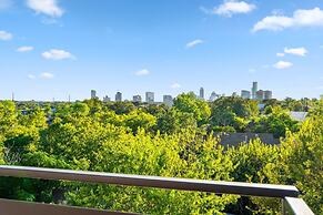 Rooftop Deck 5 Mins to Downtown