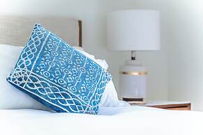 Rooftop Deck 5 Mins to Downtown