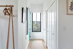 Rooftop Deck 5 Mins to Downtown