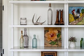 Rooftop Deck 5 Mins to Downtown