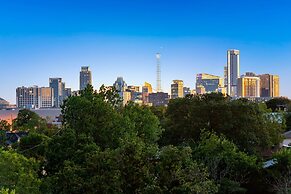 Rooftop Deck 5 Mins to Downtown