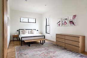 Rooftop Deck 5 Mins to Downtown