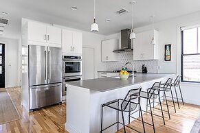 Rooftop Deck 5 Mins to Downtown