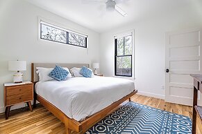 Rooftop Deck 5 Mins to Downtown