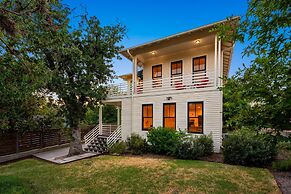 Rooftop Deck 5 Mins to Downtown