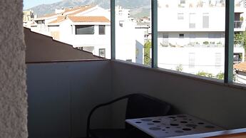 Cozy Apartment 16 With Double bed Sleeper Couch