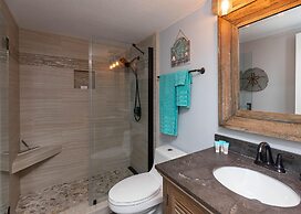 Island Winds East by Brett/Robinson Vacations