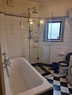 Exclusive 3- Bed Regal Apartment!