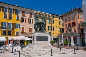 Laetitia Salo-historic Center Near Lake