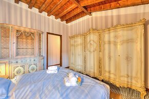 Laetitia Salo-historic Center Near Lake