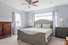 Grande Getaway Walking Distance to the Beach