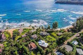 Hale Haena 3 Bedroom Home by RedAwning