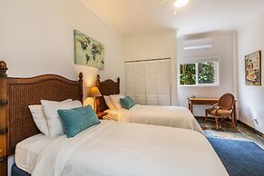 Hale Haena 3 Bedroom Home by RedAwning