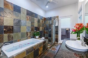 Hale Haena 3 Bedroom Home by RedAwning