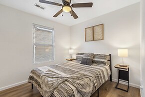 New Listing Vineyard Valley Views - Balcony