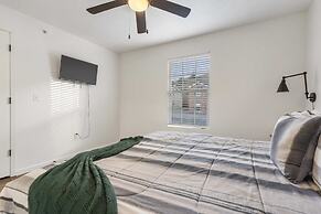 New Listing Vineyard Valley Views - Balcony