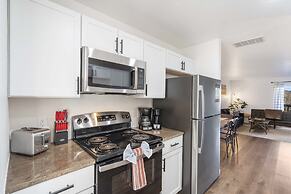 New Listing Vineyard Valley Views - Balcony