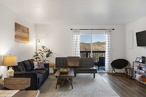 New Listing Vineyard Valley Views - Balcony