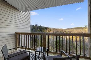 New Listing Vineyard Valley Views - Balcony