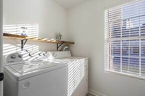 New Listing Vineyard Valley Views - Balcony