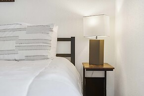 New Listing Vineyard Valley Views - Balcony