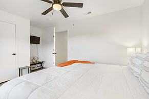 New Listing Vineyard Valley Views - Balcony