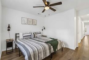 New Listing Vineyard Valley Views - Balcony