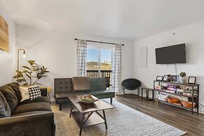 New Listing Vineyard Valley Views - Balcony