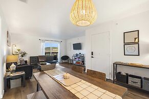 New Listing Vineyard Valley Views - Balcony