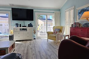 Happy Beach Villa 3 Bedroom Condo by RedAwning