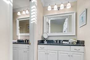 Happy Beach Villa 3 Bedroom Condo by RedAwning