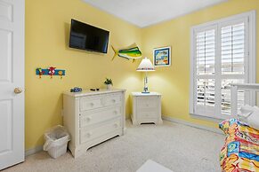 Happy Beach Villa 3 Bedroom Condo by RedAwning