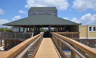 Happy Beach Villa 3 Bedroom Condo by RedAwning