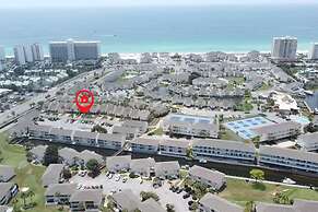 Happy Beach Villa 3 Bedroom Condo by RedAwning