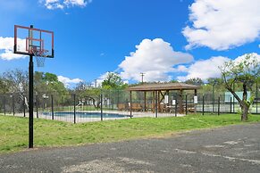 5br Home w/ Pool and a View!