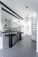 5br Home w/ Pool and a View!