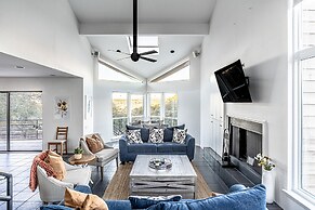 5br Home w/ Pool and a View!