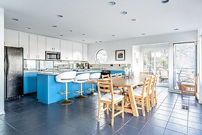 5br Home w/ Pool and a View!